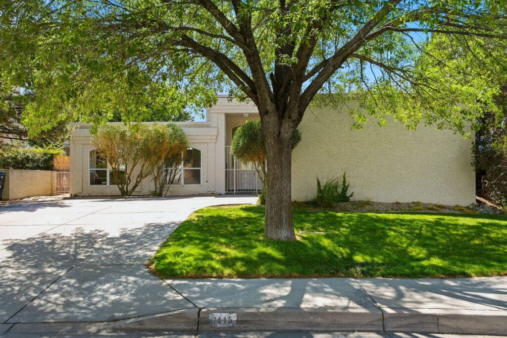 A Northeast Albuquerque Home Built Around Light, Flow, and Everyday Ease