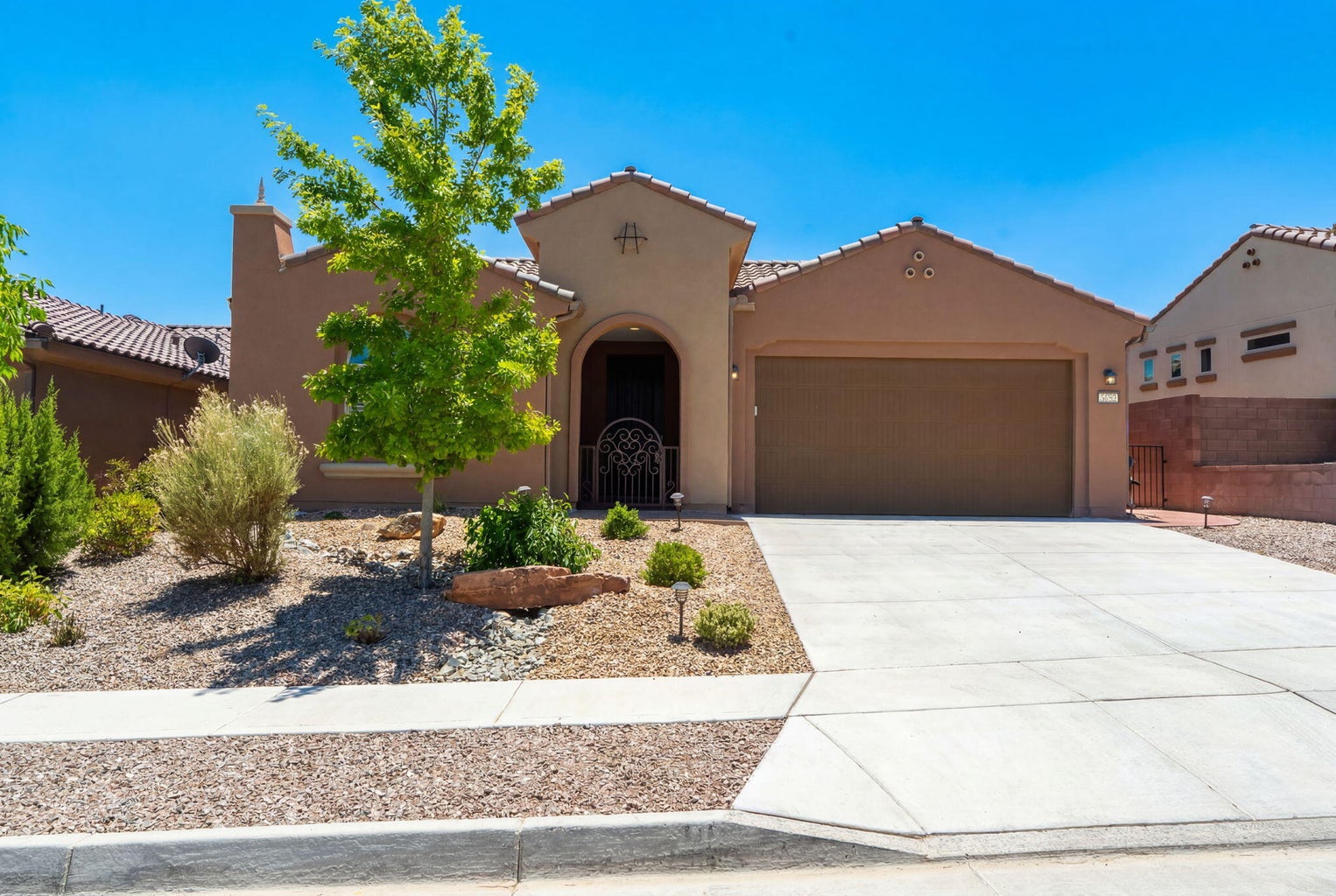 A Mirehaven Home Built Around Mountain Views, Flexible Space, and Outdoor Ease