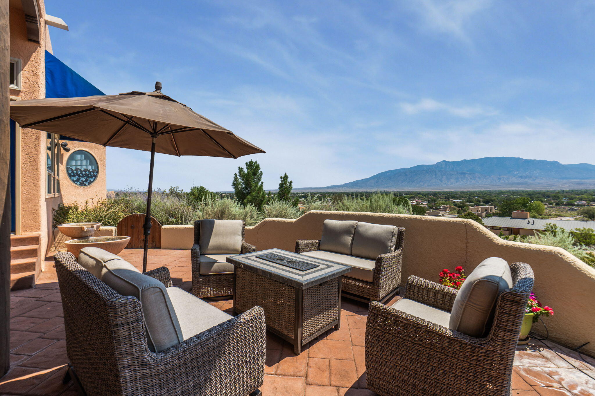 Wraparound deck seating at 40 Sereno Road oriented toward the Sandia Mountain view