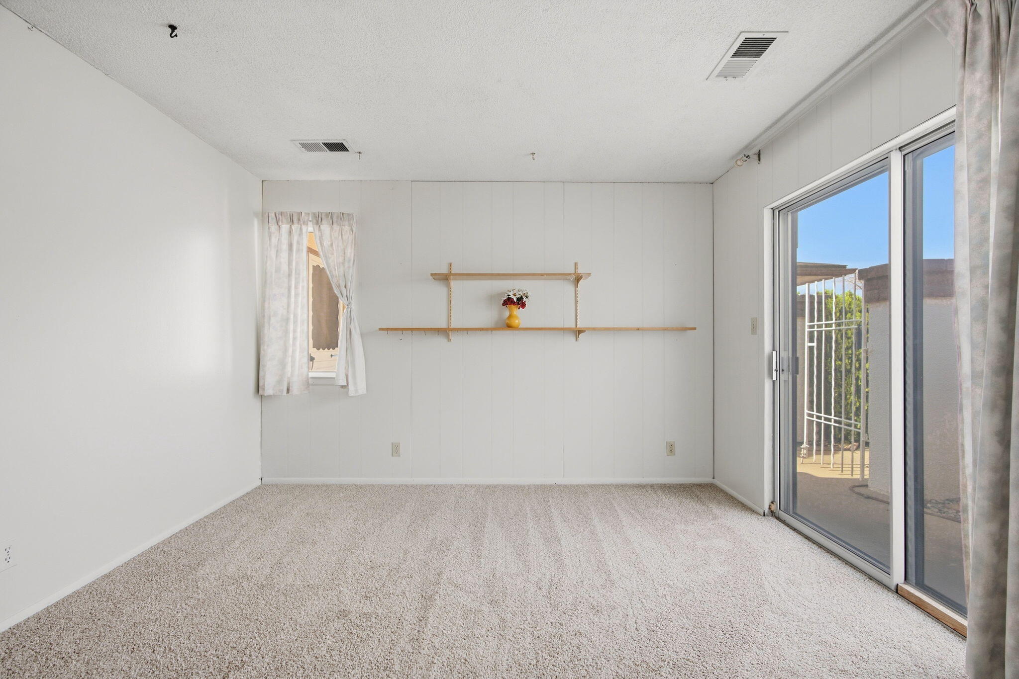 Flexible sitting area with patio access adjoining the main suite at 4108 Leon Grande Avenue SE