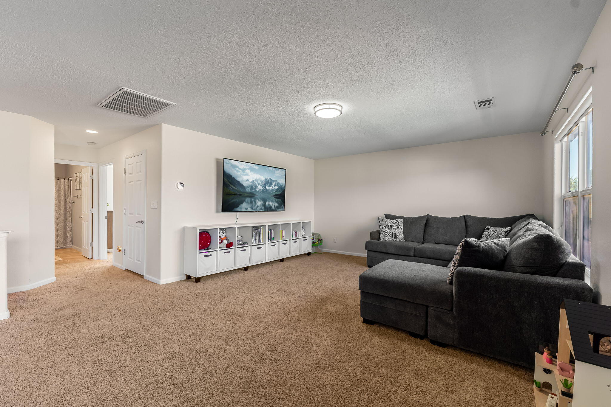 Upstairs loft with an open seating area at 22 Monte Vista Drive NE in Rio Rancho